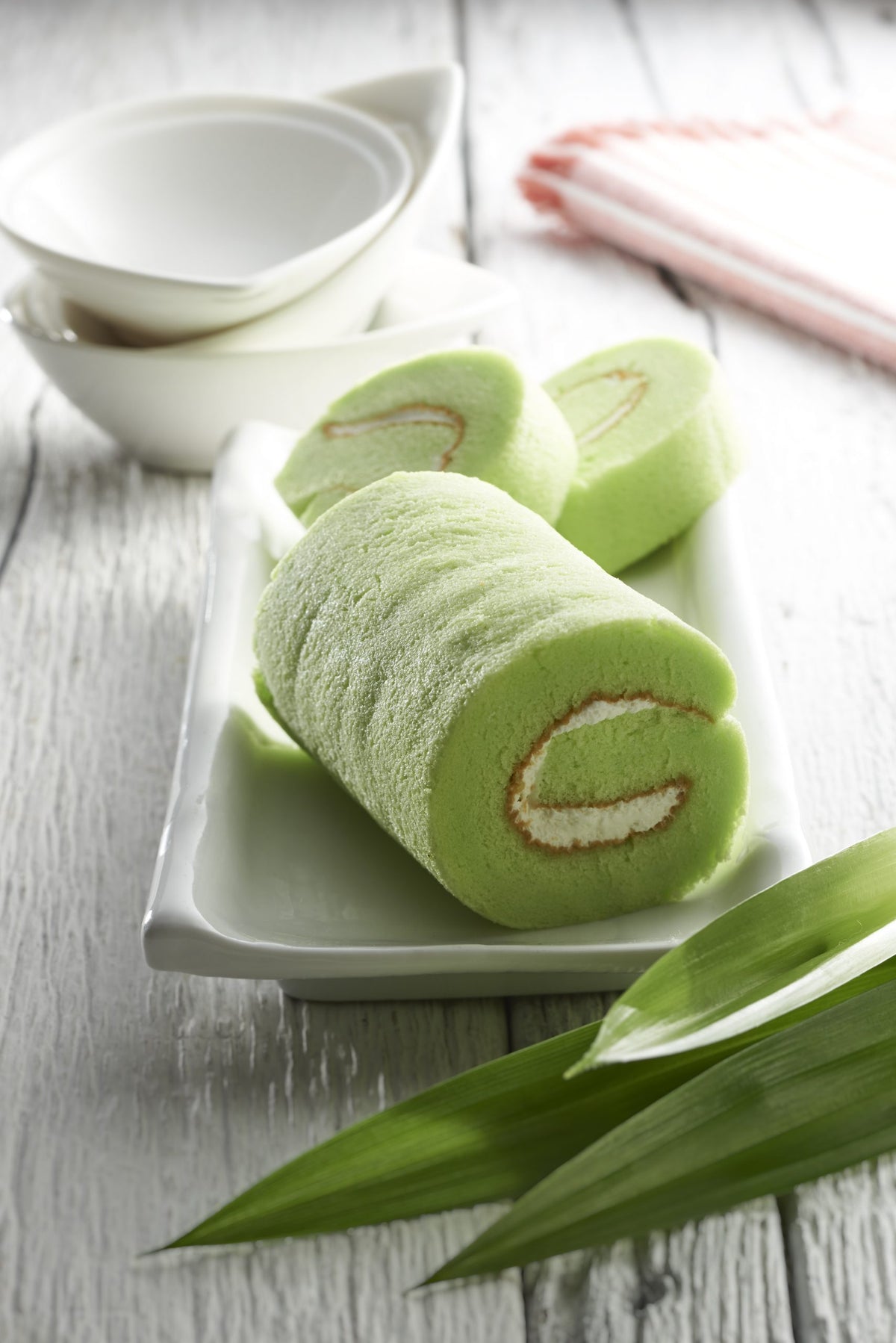 B. Mini Swiss Roll - Pre-sliced (33pcs)